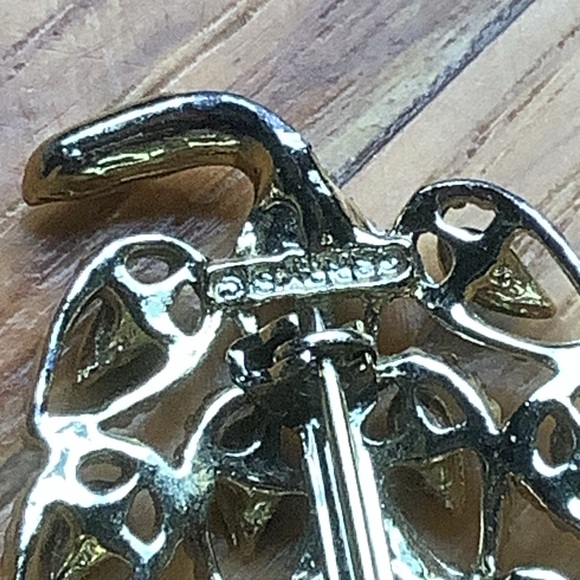 Vintage Gerry’s Goldtone Leaf Design Brooch - Picture 7 of 8